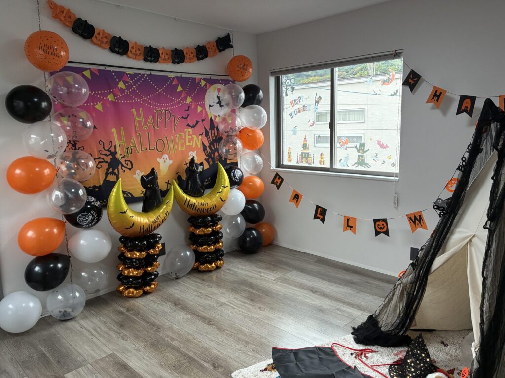 11/1まで開催★スタッフ手づくり！ハロウィンのフォトブースが完成